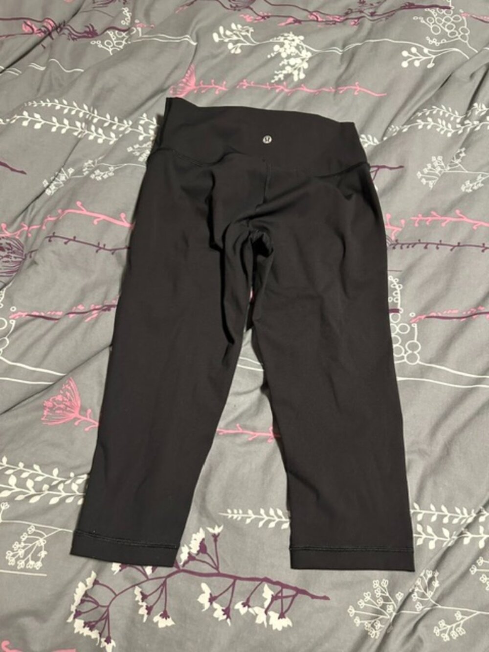 Lululemon Wunder Under crops size 6 19 in inseam HR